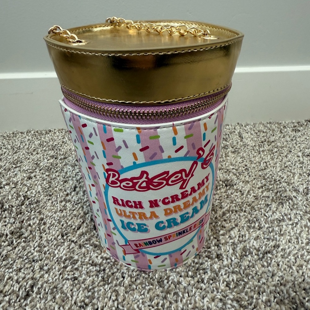 Betsey Johnson Kitsch I Scream Ice Cream Pint Crossbody Limited Edition Bag NWOT